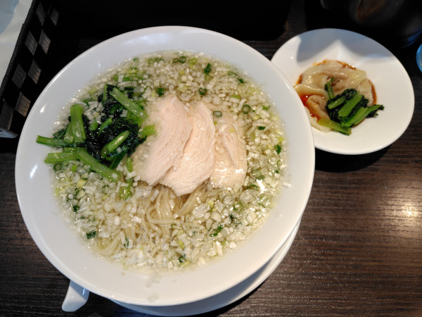 「鶏そば880円、四川式ワンタン250円」@蒼雲の写真