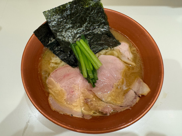 「ラーメン　950円」@家系ラーメン 革新家 TOKYOの写真