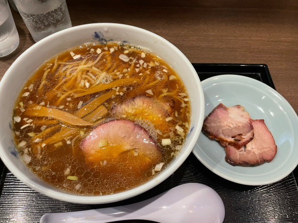 「らうめん（青竹打ち）チャーシュートッピング」@淺草 來々軒の写真