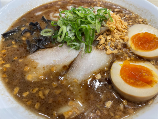 「熊本豚骨ラーメン＋味玉（780円）」@ポッポ イトーヨーカドー木場店の写真