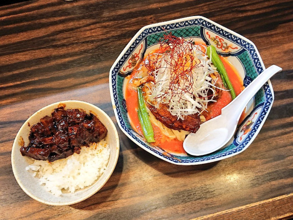 「冷やし担々麺、追い飯」@稲荷屋の写真