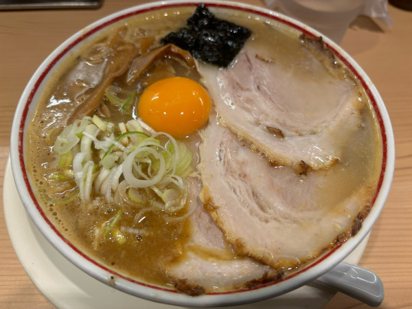 「特製中華そば」@東京煮干中華そば 三三㐂 大森の写真