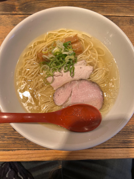 「軍鶏塩ラーメン1000円」@麺屋 翔 西新宿本店の写真