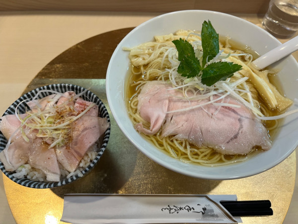 「鶏中華そば(大盛)+チャーシュー丼」@濃厚つけ麺・ラーメン 八重桜の写真