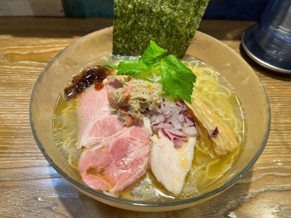 「【限定】冷やし鶏とズワイガニ出汁の塩そば」@中華そば やま福の写真