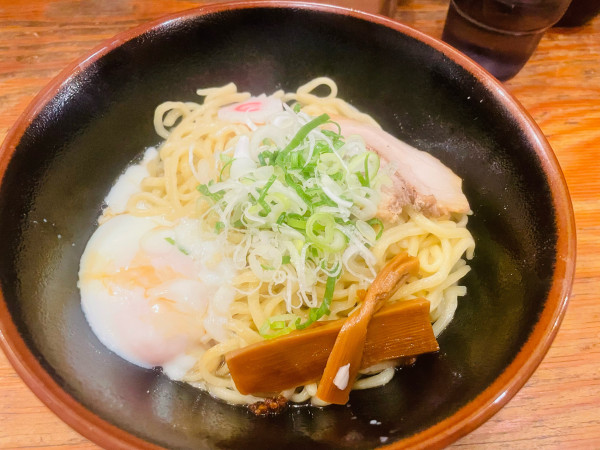 「温玉油そば」@油そば専門店 ぶらぶら 京橋店の写真