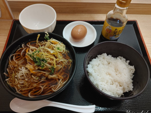 「かき揚げそばと卵かけご飯（710円）」@彩むさしの写真