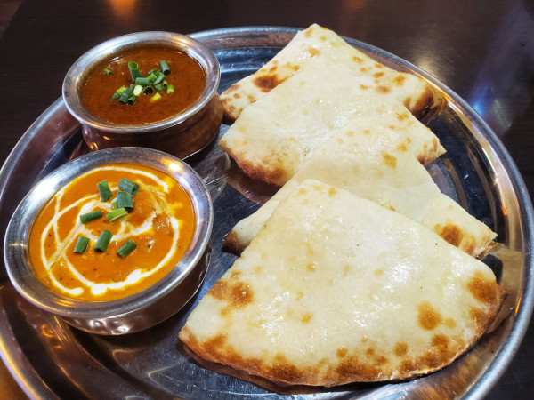 「チーズナンセット・野菜カレー・マトンカレー・辛さレベル3」@ネパール・インド料理＆BAR カナパニ 吉野町店の写真