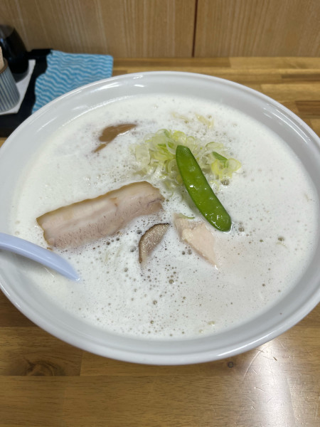「白湯塩ラーメン(940円)＋大盛り(250円)」@麺屋 鶏一匠 原市店の写真