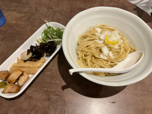 「ホタテ油そば」@NOODLE VOICEの写真