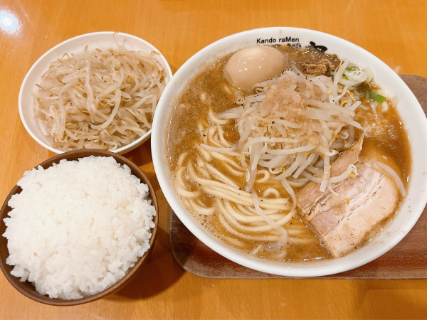 「三郎大盛+煮たまご」@麺屋 三郎の写真