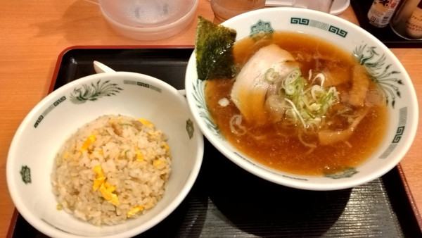 「中華そば＋半チャーハンセット_680円」@日高屋 赤坂一ツ木通店の写真