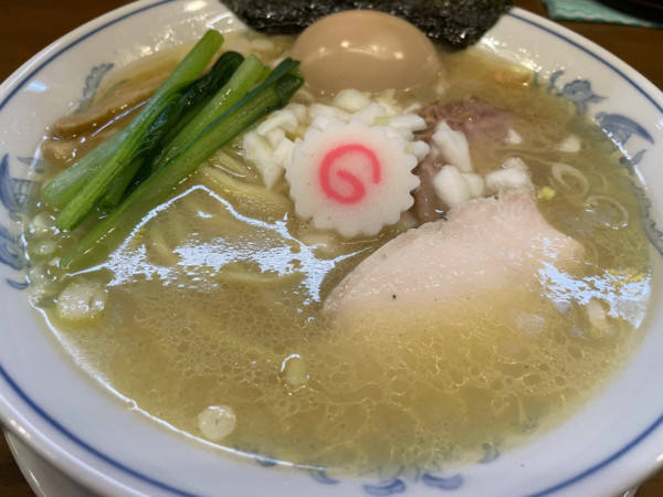 「濃厚鶏塩らーめん＋味玉（1150円）」@らーめん曳舟の写真
