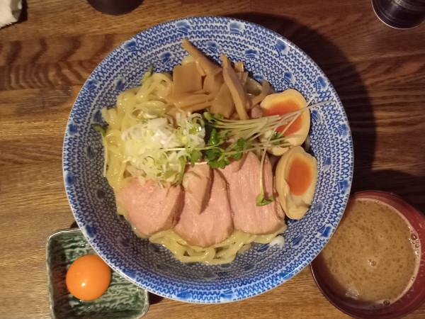 「油そば大盛＋特増し＋生たまご」@燦燦斗の写真