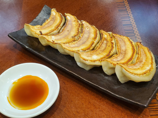 「晩酌セット・ハイボール・ニラ玉・ぎょうざ」@中国重慶料理 敦煌の写真