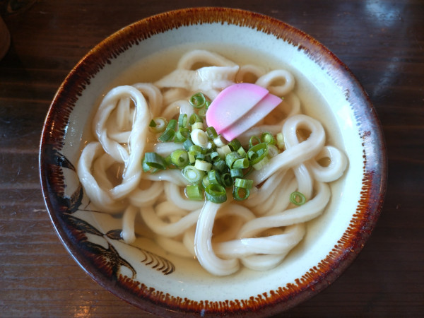 「かけうどん400円」@本格手打 あかみちの写真