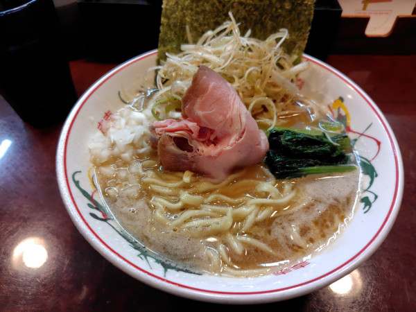 「豚骨醤油ラーメン¥900味付ネギ¥100」@こいけのいえけいの写真