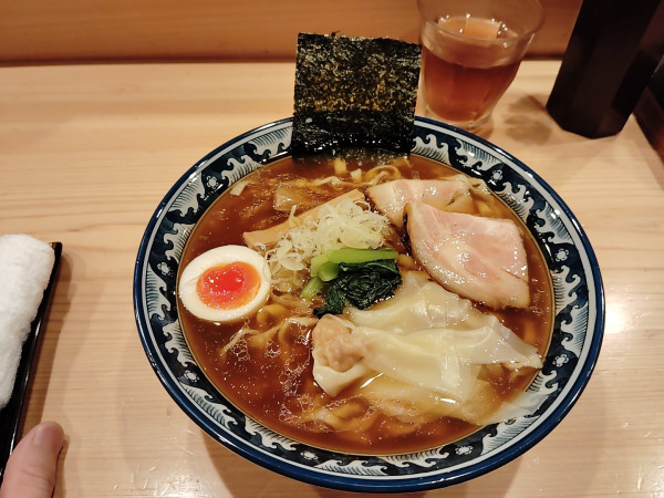 「中華そば　大盛り　　平打ち　　1350円」@自家製麺 ロビンソンの写真
