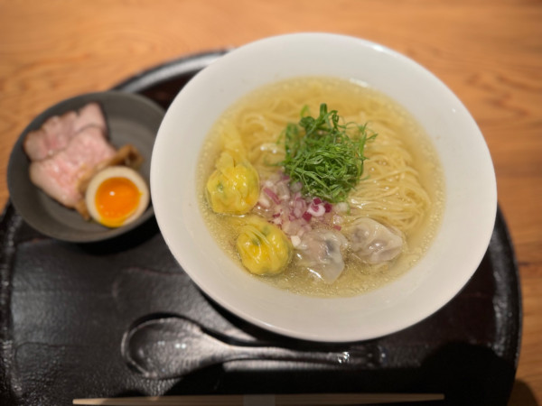 「塩わんたん麺　1870円」@らぁ麺かりよん（仮）の写真