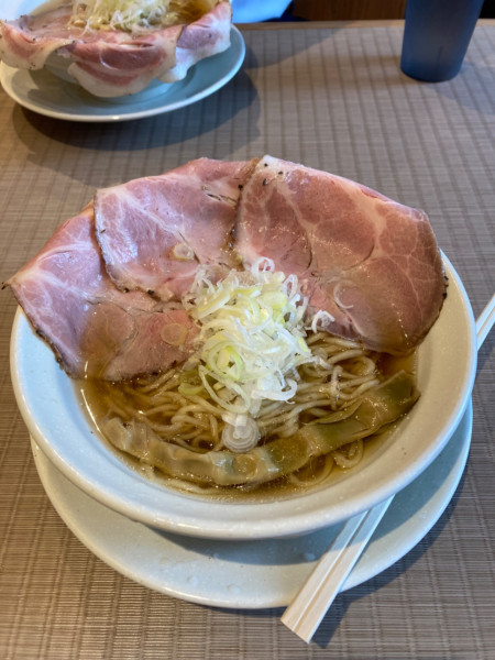 「レアチャーシューラーメン貝出汁880円」@麺屋優光 名古屋店の写真