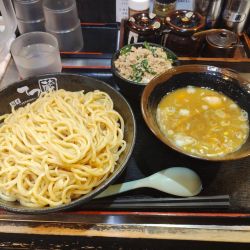醤油つけ麺　大　+そぼろ丼
