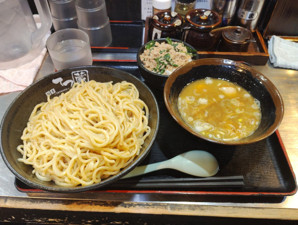 「醤油つけ麺　大　+そぼろ丼」@つけめん てつ蔵 和光市店の写真