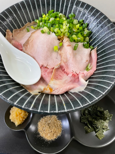 「平日限定　ニンニクまぜそば」@自家製麺SHINの写真