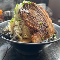 黒いガッツリ!!!濃厚豚骨塩ラーメン(990¥)