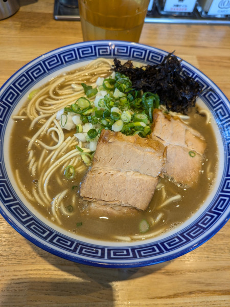 「豚骨煮干大盛り」@豚骨醤油 三輪の写真