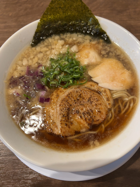 「背脂醤油らぁ麺（900円）」@らぁ麺 ひよこの写真