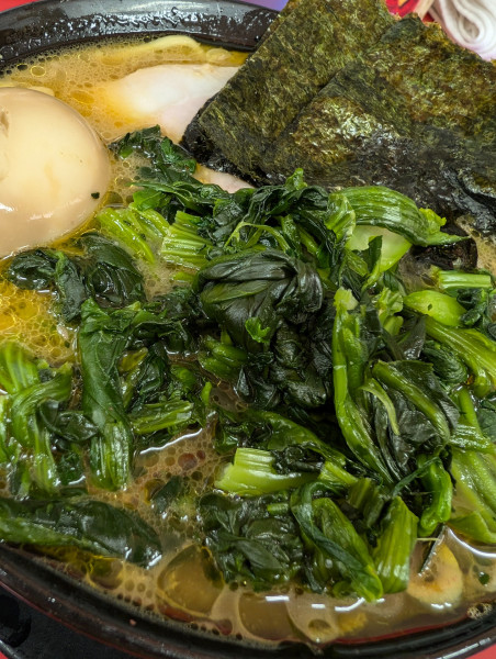 「チャーシューメン・味玉＆小松菜とほうれん草のミックス増し」@上越家の写真