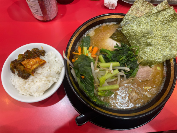 「ラーメン並＋ライス」@大輝家直系横浜家系ラーメン 大元家の写真