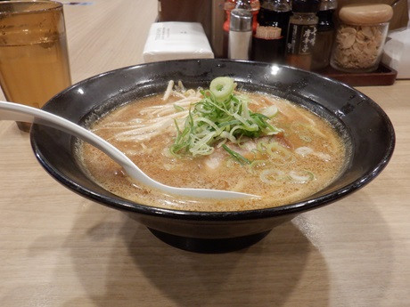 「赤味噌らーめん」@威風 環八羽田店の写真