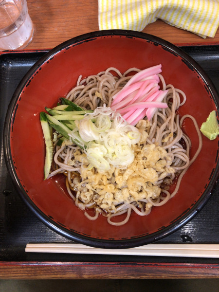 「冷したぬきそば」@かのや 新宿東南口店の写真