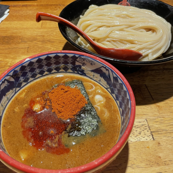 「灼熱 つけ麺（大盛・激辛）1,090円」@つけ麺専門店 三田製麺所 川崎店の写真