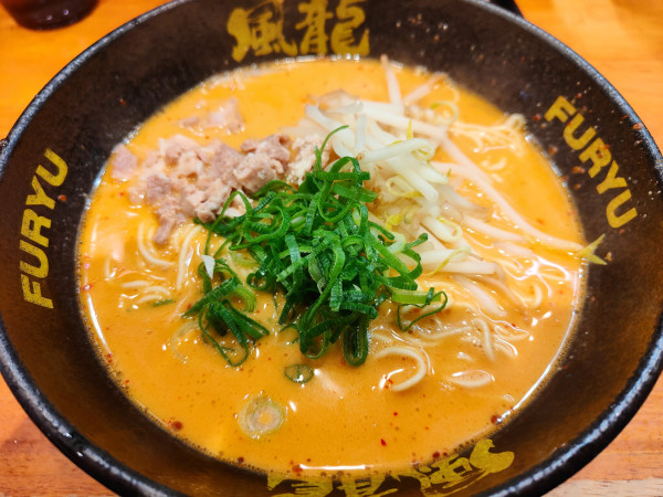 「辛味噌とんこつラーメン」@博多風龍 高田馬場店の写真