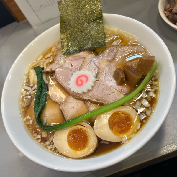「チャーシュー入り中華大盛＋味玉＋ワンタン」@白河手打ちラーメン アサガキタの写真