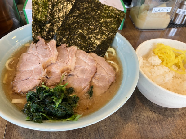 「チャーシュー麺並+小ライス（1300円）」@ラーメンチョップの写真