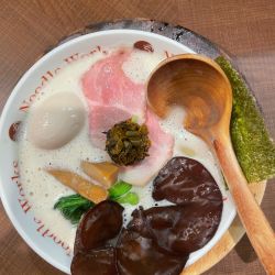 泡らぁめん　しゃぶしゃぶキクラゲ　味玉