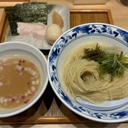 蛤と煮干しの昆布水つけ麺（味玉）