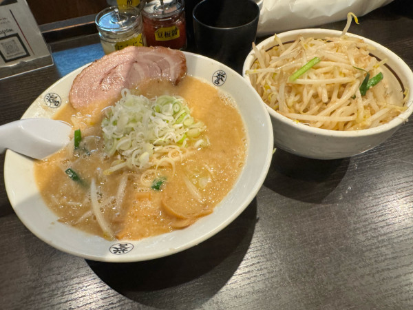 「みそらーめん並麺硬め野菜マシ950円」@こってりらーめん誉 新松戸店の写真