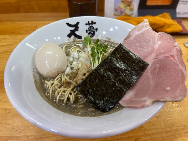 「ヤバニボ醤油　味玉」@めんや天夢の写真