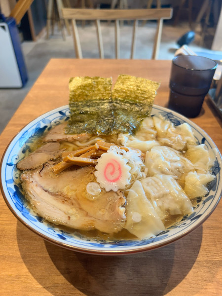 「ワンタン麺　大盛り　1130円」@Ramen akiの写真