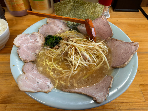 「ネギチャーシューメン＋半ライス」@ラーメンショップ 椿 松伏店の写真