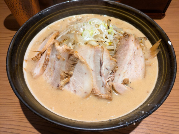 「味噌チャーシューメン大盛もやし大盛」@いと井 東京ラーメン横丁店の写真