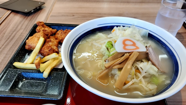 「野菜塩cセット」@8番らーめん 城南末広店の写真