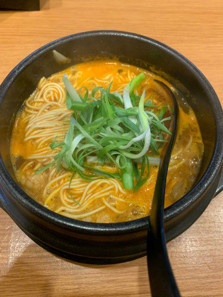 「赤ホルモンらーめん➕〆リゾット」@ホルモンらーめん 8910 千日前店の写真