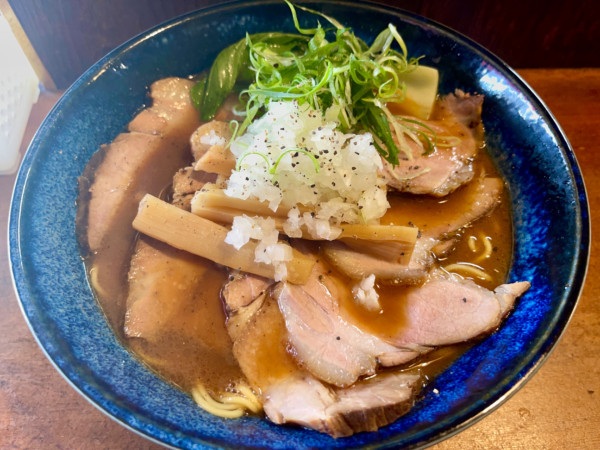 「魚介醤油  大盛  チャーシュー増し」@らーめんKITAHACHIの写真