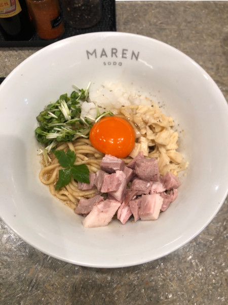 「醤油まぜそば」@soba MAREN 渋谷店の写真