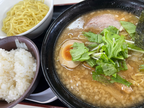 「濃厚中華、替え玉、ライス、餃子」@ラーメンガキ大将 谷田部店の写真